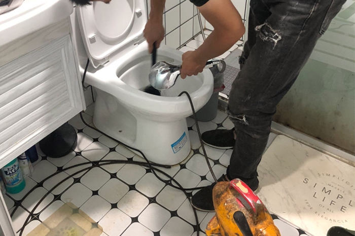 乌恰疏通下水道